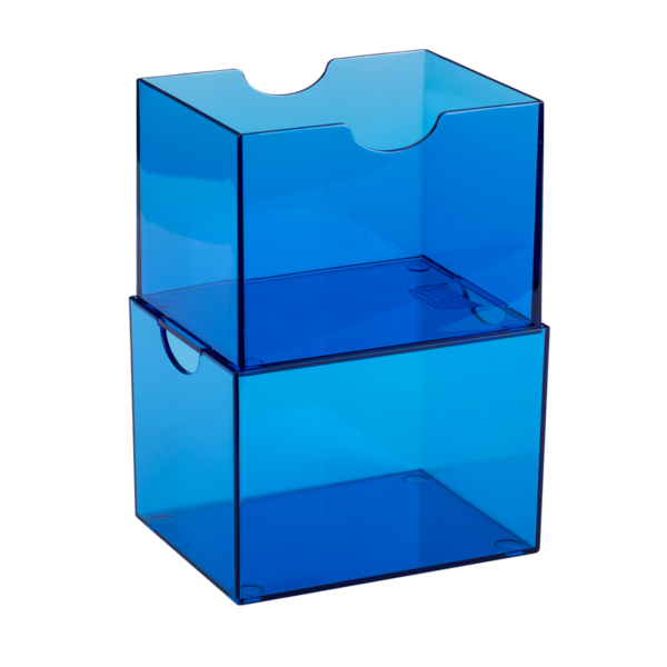 Dragon Shield: Clear Blue - Strongbox Deckbox voor 100+ Kaarten - in gebruik aan de speeltafel
