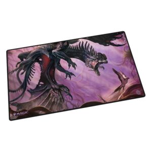 Ultimate Guard: Play-Mat - Magic: The Gathering "Tarkir: Dragonstorm" - Feral Deathgorger (61 x 35 cm) - verpakking vooraan