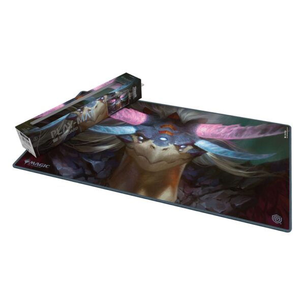 Ultimate Guard: Play-Mat - Magic: The Gathering "Tarkir: Dragonstorm" - Shiko, Paragon of the Way (61 x 35 cm) - detailopname