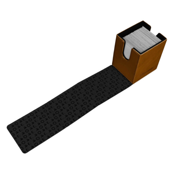 Ultra Pro: Elite Series Eevee - Alcove Flip Deck Box (voor 100 kaarten) - in gebruik