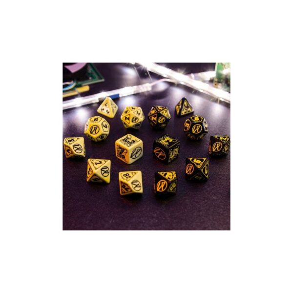 q-workshop-cyberpunk-red-wet-work-7pc-rpg-dice-set-06