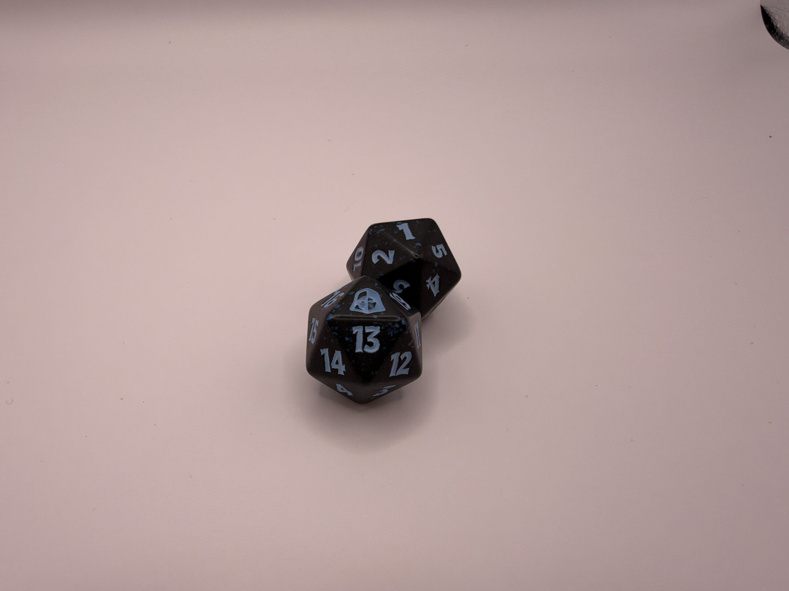 Reality Fracture Spindown D20 uit het Prerelease Pack - zijaanzicht