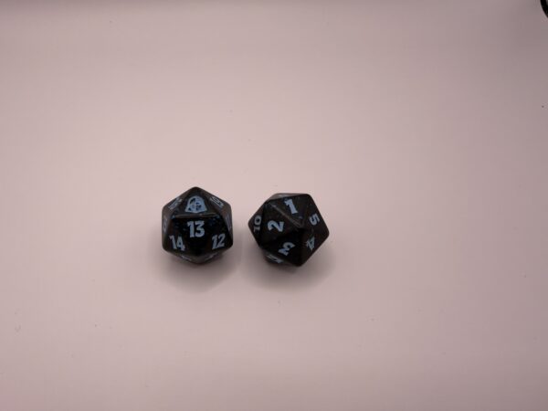 Reality Fracture Spindown D20 uit het Prerelease Pack - formaat ter vergelijking